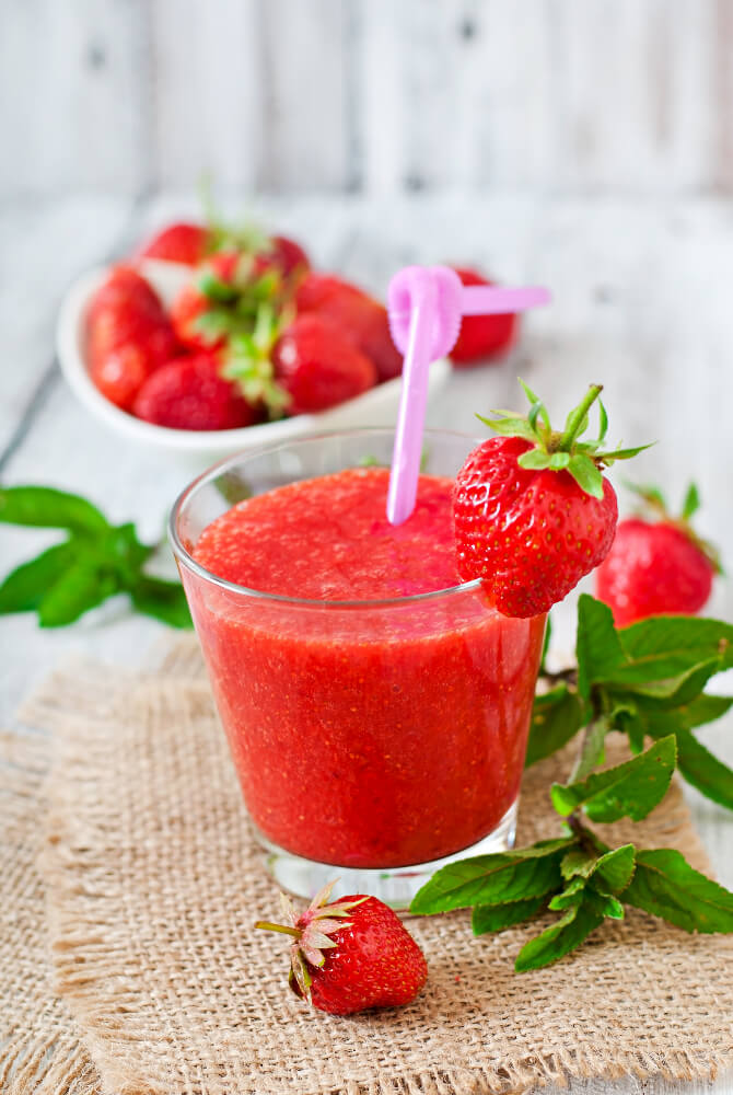 Erdbeer-Smoothie mit Minze