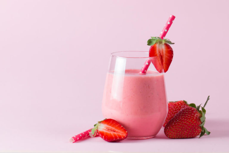 Erdbeer-Smoothie im Glas